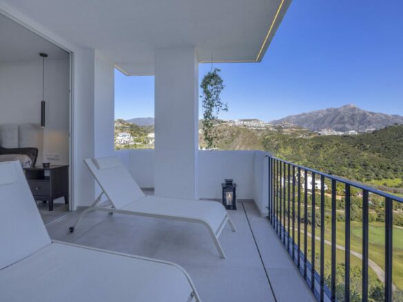 For sale 🌟 Turneky 3B Apartment with Sunny Terrace – Benahavís 🌿