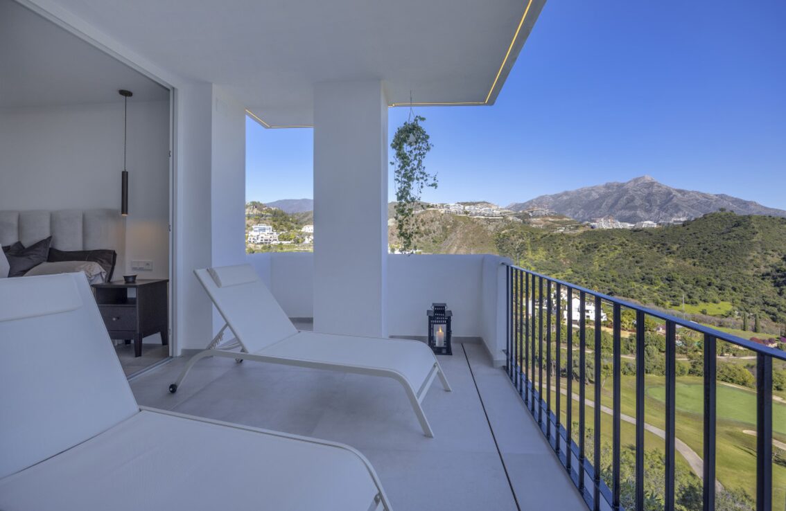 For sale 🌟 Turneky 3B Apartment with Sunny Terrace – Benahavís 🌿