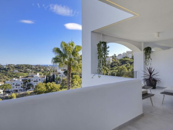 For sale 🌟 Turneky 3B Apartment with Sunny Terrace – Benahavís 🌿