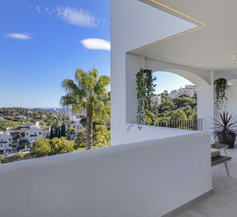 For sale 🌟 Turneky 3B Apartment with Sunny Terrace – Benahavís 🌿