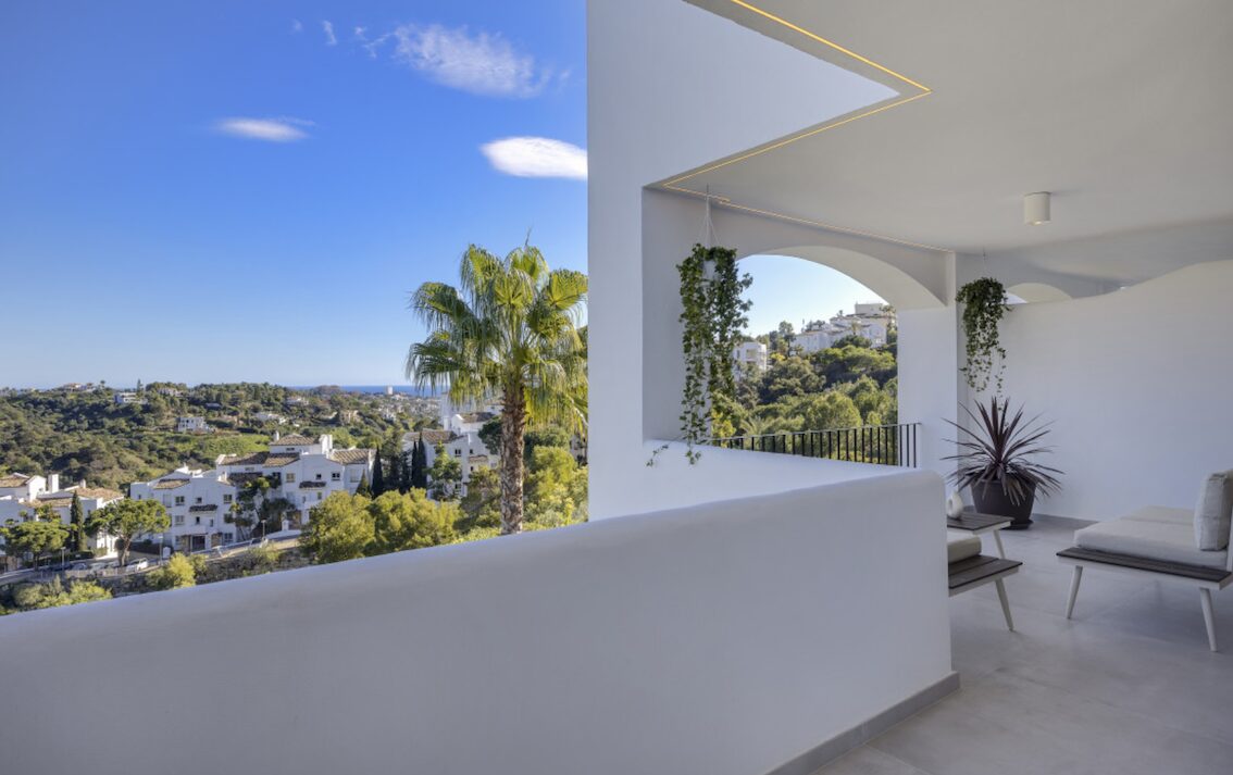 For sale 🌟 Turneky 3B Apartment with Sunny Terrace – Benahavís 🌿