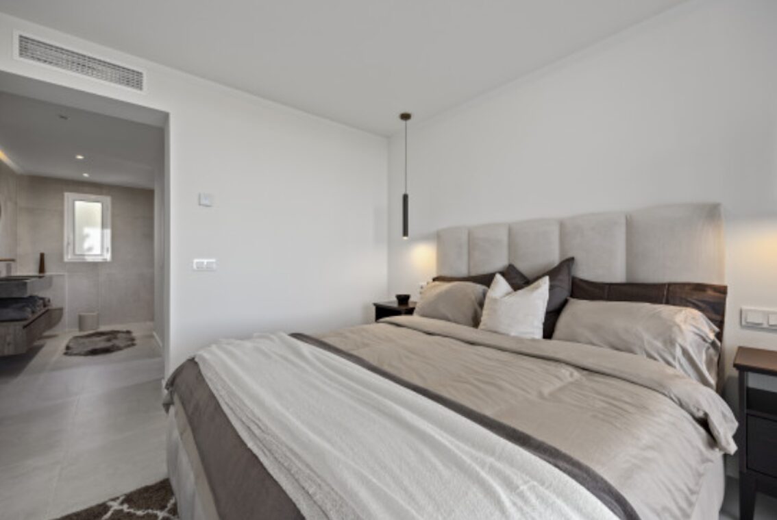 For sale 🌟 Turneky 3B Apartment with Sunny Terrace – Benahavís 🌿