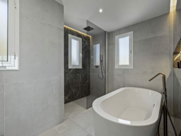 For sale 🌟 Turneky 3B Apartment with Sunny Terrace – Benahavís 🌿