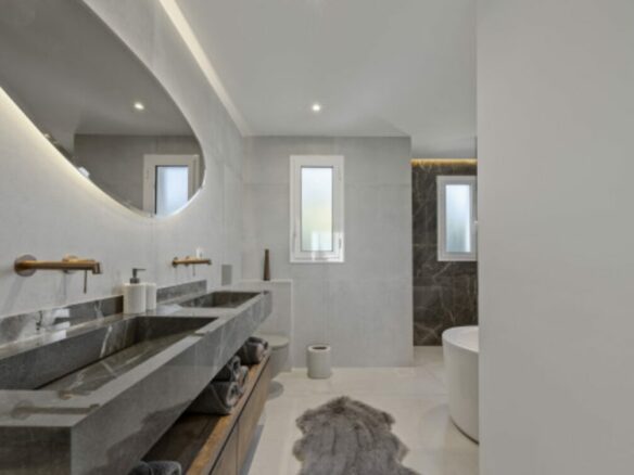 For sale 🌟 Turneky 3B Apartment with Sunny Terrace – Benahavís 🌿