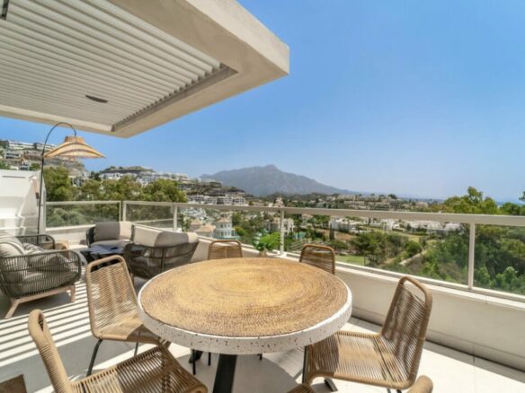 Modern Turnkey 3B Duplex Penthouse – La Quinta, Benahavís 🌿