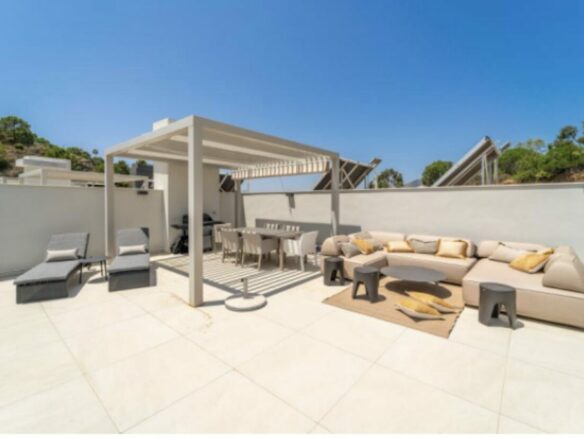 Modern Turnkey 3B Duplex Penthouse – La Quinta, Benahavís 🌿