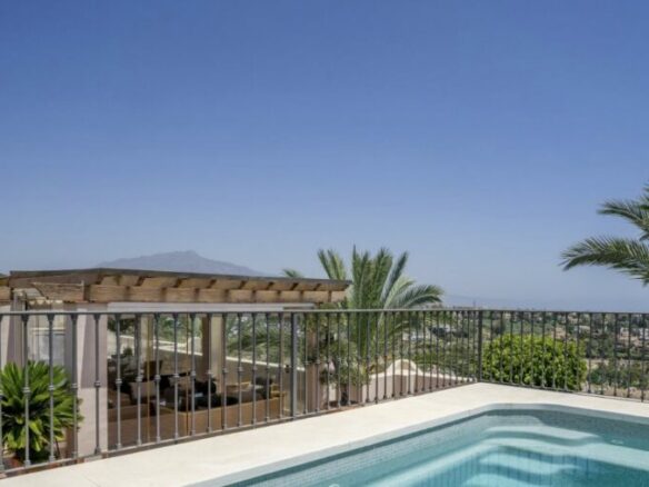 🏝️ Stunning Duplex Penthouse with Private Heated Pool – El Paraíso Hills, Estepona East 🌴