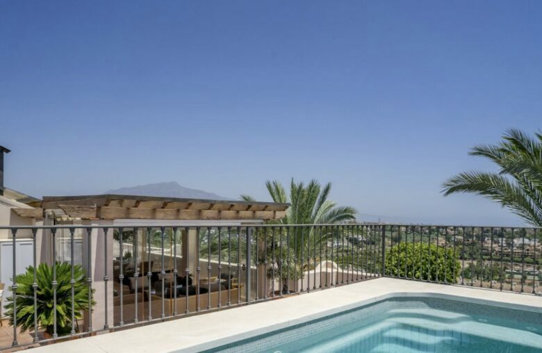 🏝️ Stunning Duplex Penthouse with Private Heated Pool – El Paraíso Hills, Estepona East 🌴
