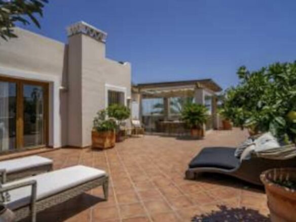 🏝️ Stunning Duplex Penthouse with Private Heated Pool – El Paraíso Hills, Estepona East 🌴