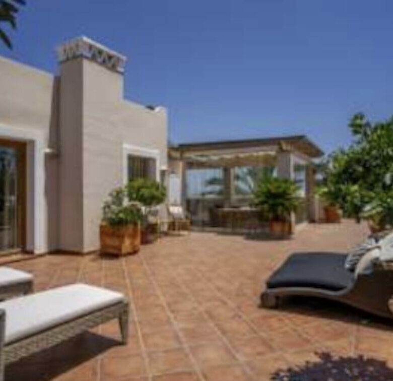 🏝️ Stunning Duplex Penthouse with Private Heated Pool – El Paraíso Hills, Estepona East 🌴