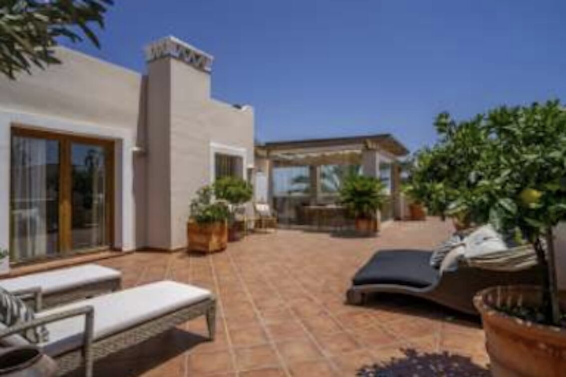🏝️ Stunning Duplex Penthouse with Private Heated Pool – El Paraíso Hills, Estepona East 🌴
