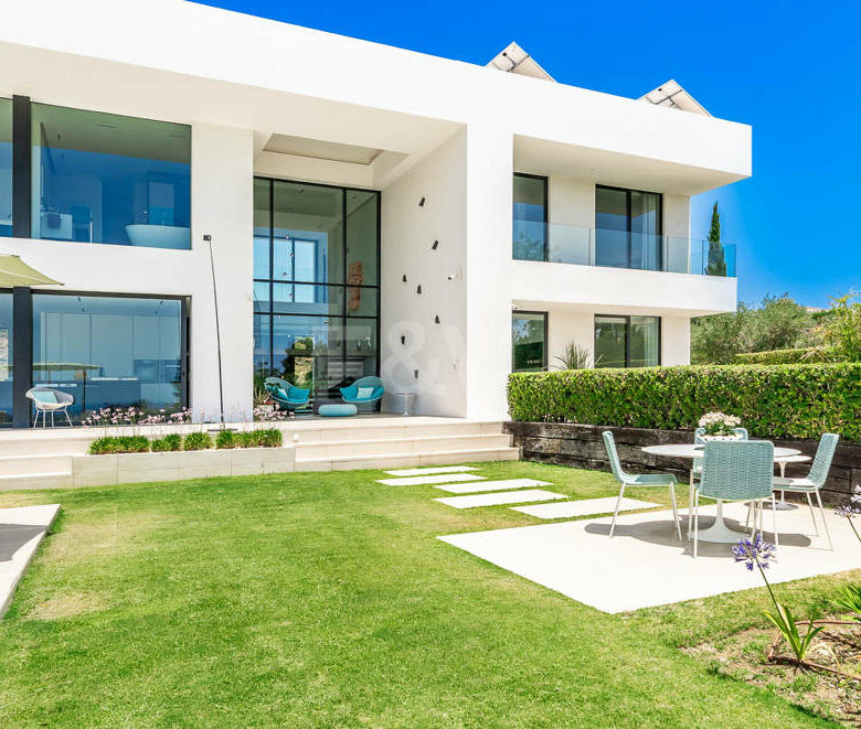 For sale –  Contemporary Villa  in Vega Colorado – Panoramic Sea & Mountain Views 🇪🇸