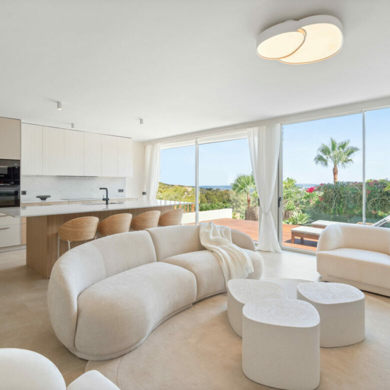 🏡 For Sale: Les Belvederes, Nueva Andalucía – Marbella 🌴☀️ 3 Bed 🛏️ | 3 Bath 🛁 | Fully Renovated ✨