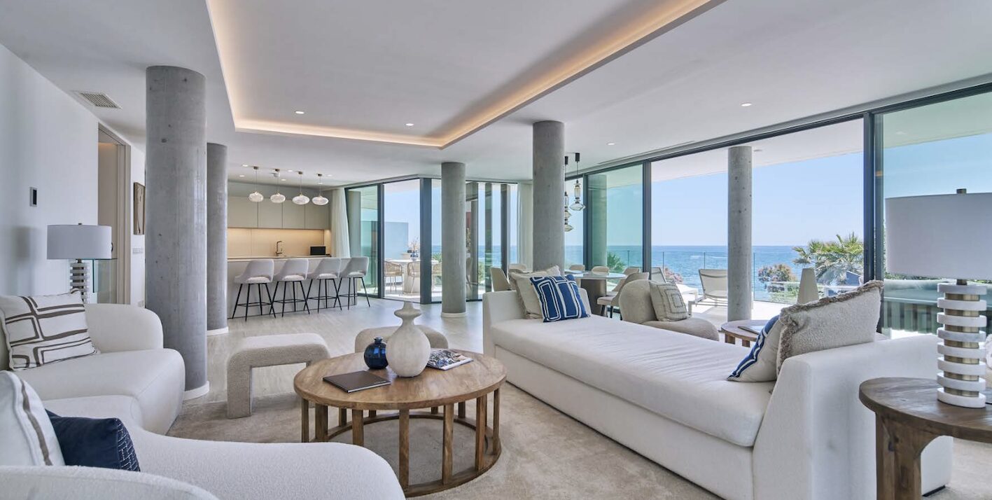For sale 🏖️ A Brand-New Beachfront Development in Estepona 🇪🇸☀️