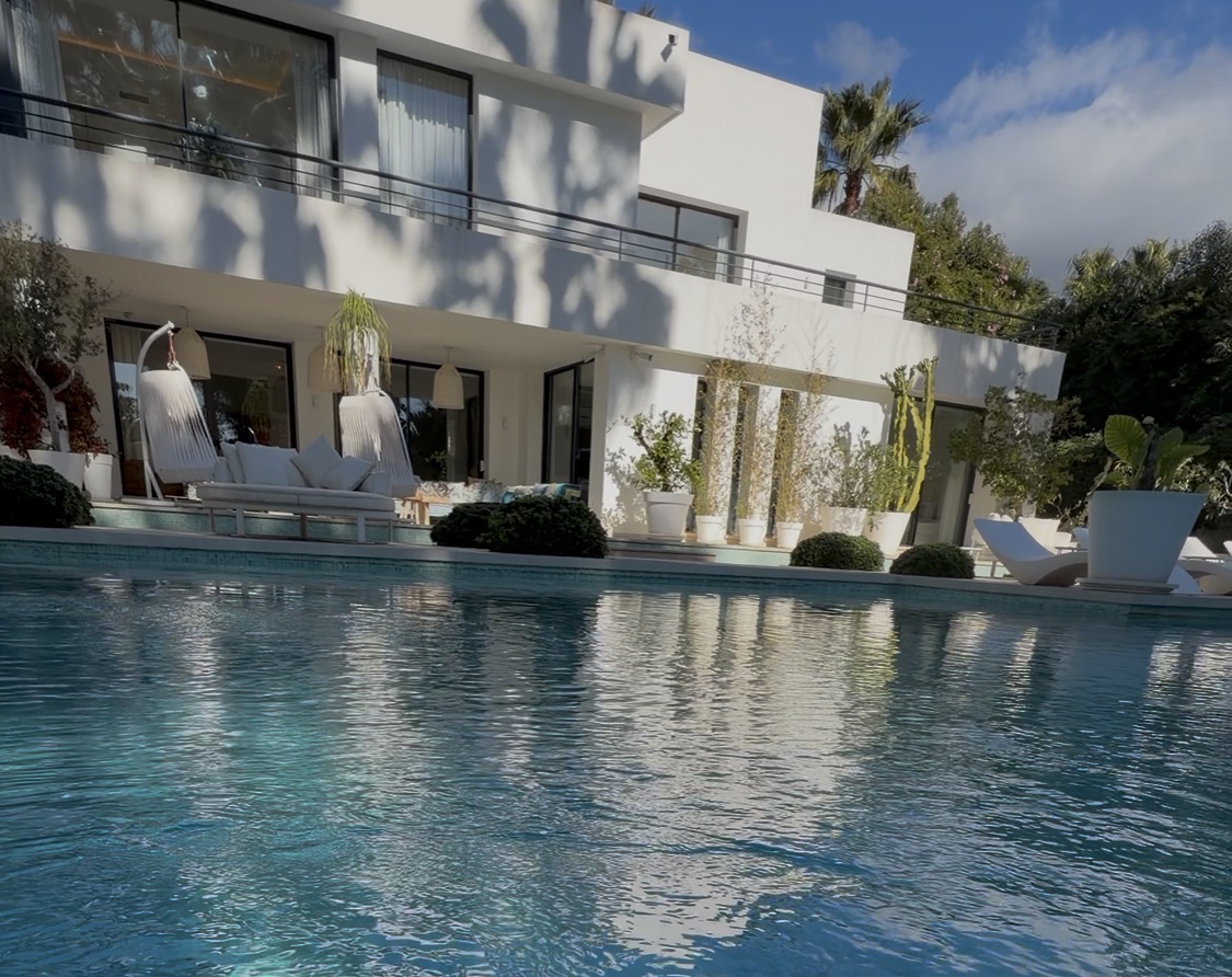 Screenshot 🇪🇸 FOR SALE – Incredible Frontline Golf Modern Villa, Las Brisas, Nueva Andalucía, Marbella