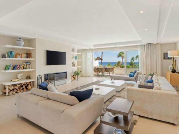 FOR SALE — PANORAMIC SEAVIEW DUPLEX 3-BED PENTHOUSE · LOS GRANADOS · PUERTO BANÚS · MARBELLA 🇪🇸