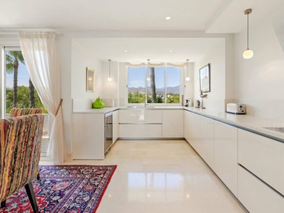 FOR SALE — PANORAMIC SEAVIEW DUPLEX 3-BED PENTHOUSE · LOS GRANADOS · PUERTO BANÚS · MARBELLA 🇪🇸