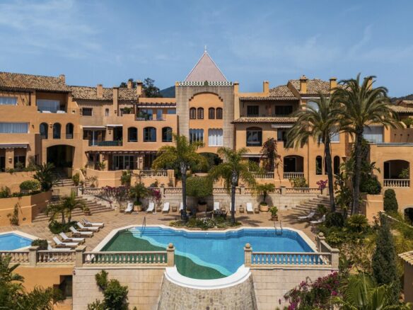 For Sale: Turnkey 4B Apt. in Les Belvederes, Nueva Andalucía – Marbella 🌴☀️