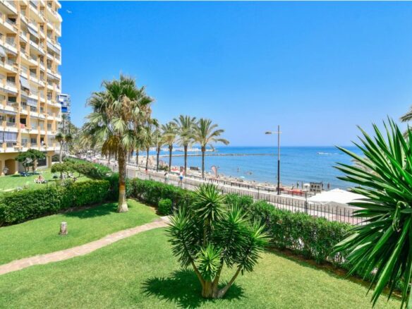 🇪🇸 Marbella Beachfront – 3-Bedroom Duplex Penthouse For Sale – Fantastic Sea views
