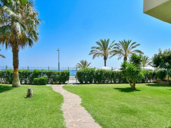🇪🇸 Marbella Beachfront – 3-Bedroom Duplex Penthouse For Sale – Fantastic Sea views