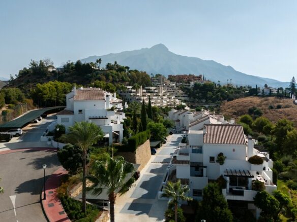 For Sale — Fully Renovated 3-Bedroom Corner Penthouse ✨ Nueva Andalucia-Marbella -Spain