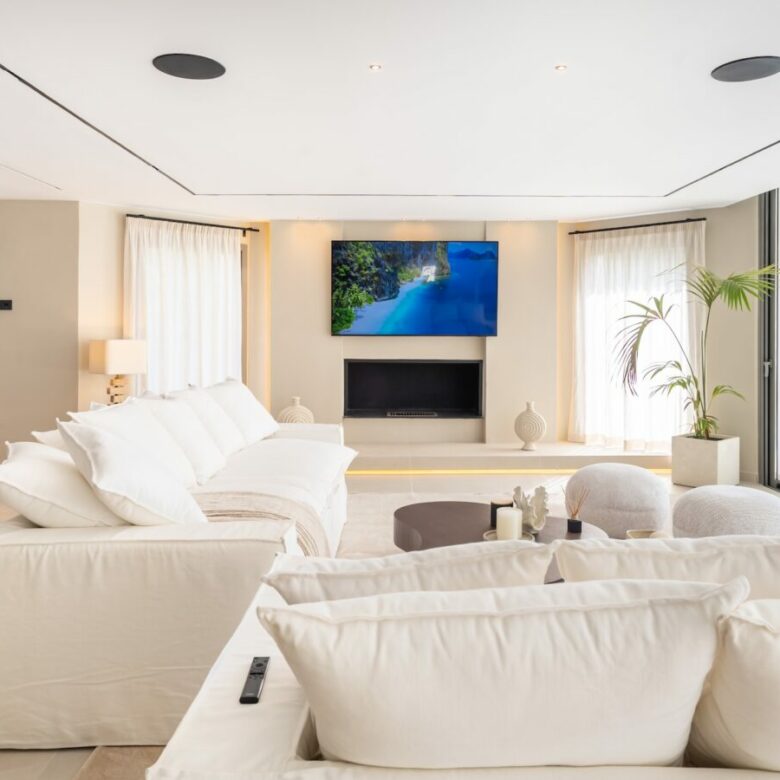 FOR SALE 🏷️ | Andalusian-Inspired Villa near Atalaya Golf ⛳ | Estepona East 🌅