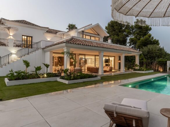 FOR SALE 🏷️ | Andalusian-Inspired Villa near Atalaya Golf ⛳ | Estepona East 🌅