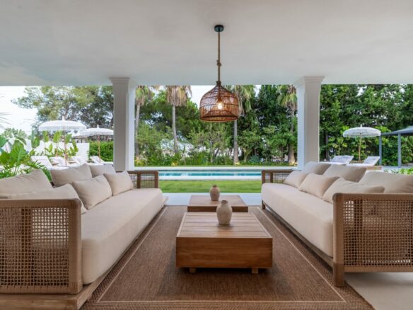 FOR SALE 🏷️ | Andalusian-Inspired Villa near Atalaya Golf ⛳ | Estepona East 🌅