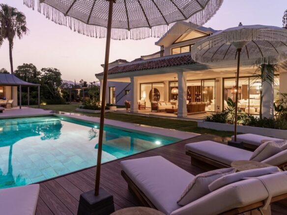 FOR SALE 🏷️ | Andalusian-Inspired Villa near Atalaya Golf ⛳ | Estepona East 🌅