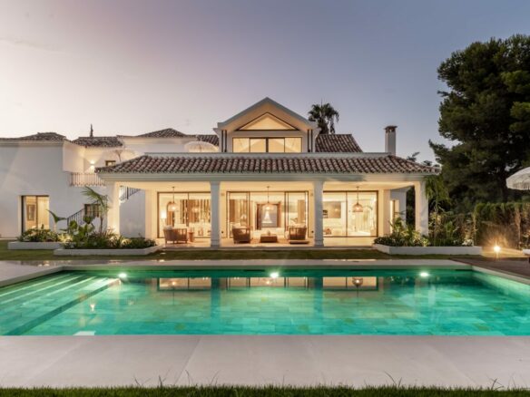FOR SALE 🏷️ | Andalusian-Inspired Villa near Atalaya Golf ⛳ | Estepona East 🌅