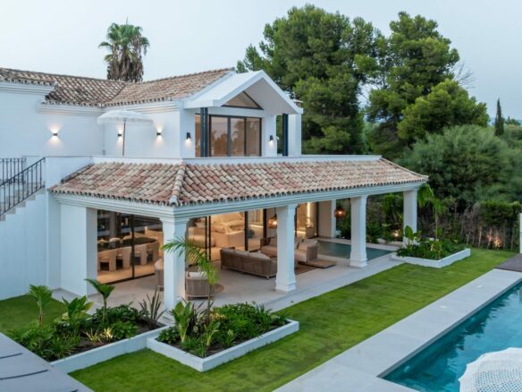 FOR SALE 🏷️ | Andalusian-Inspired Villa near Atalaya Golf ⛳ | Estepona East 🌅
