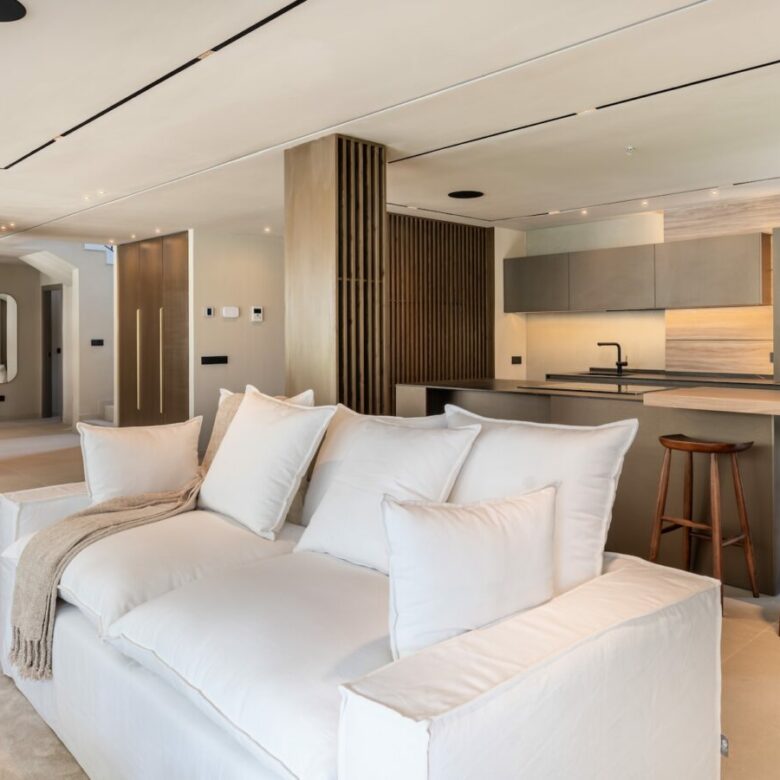 FOR SALE 🏷️ | Andalusian-Inspired Villa near Atalaya Golf ⛳ | Estepona East 🌅