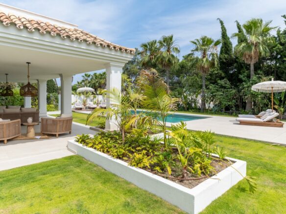 FOR SALE 🏷️ | Andalusian-Inspired Villa near Atalaya Golf ⛳ | Estepona East 🌅