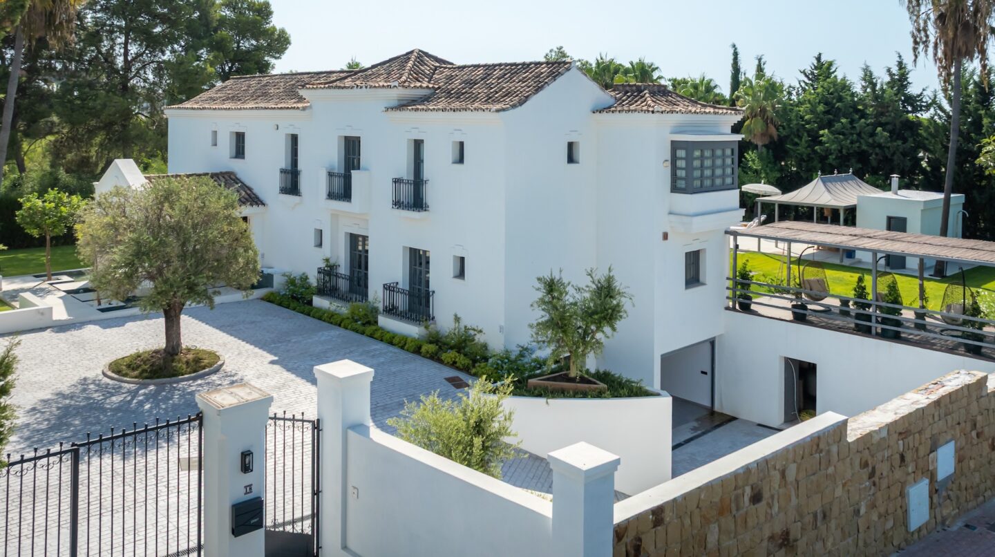 FOR SALE 🏷️ | Andalusian-Inspired Villa near Atalaya Golf ⛳ | Estepona East 🌅