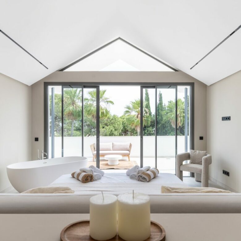 FOR SALE 🏷️ | Andalusian-Inspired Villa near Atalaya Golf ⛳ | Estepona East 🌅