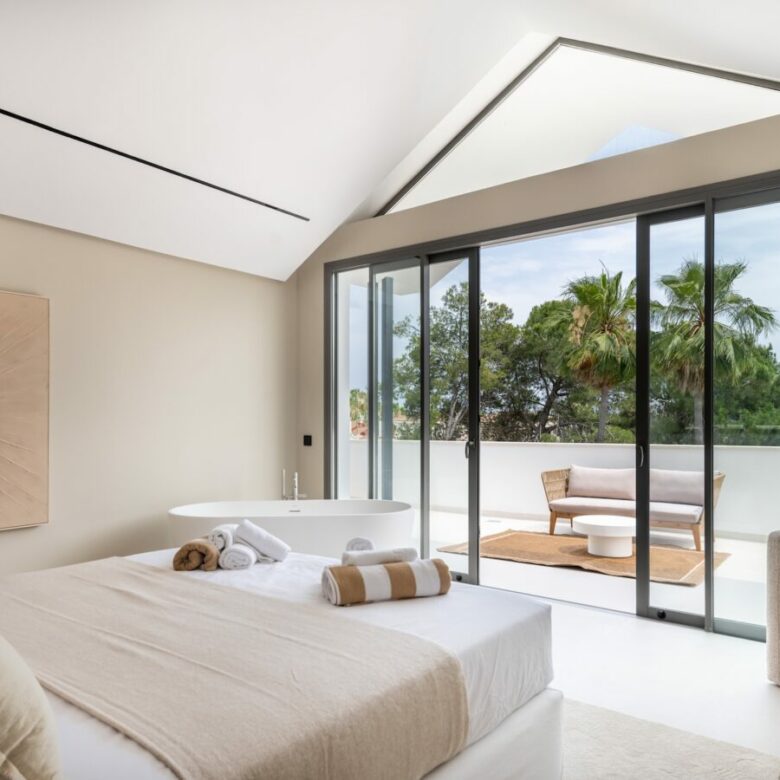 FOR SALE 🏷️ | Andalusian-Inspired Villa near Atalaya Golf ⛳ | Estepona East 🌅