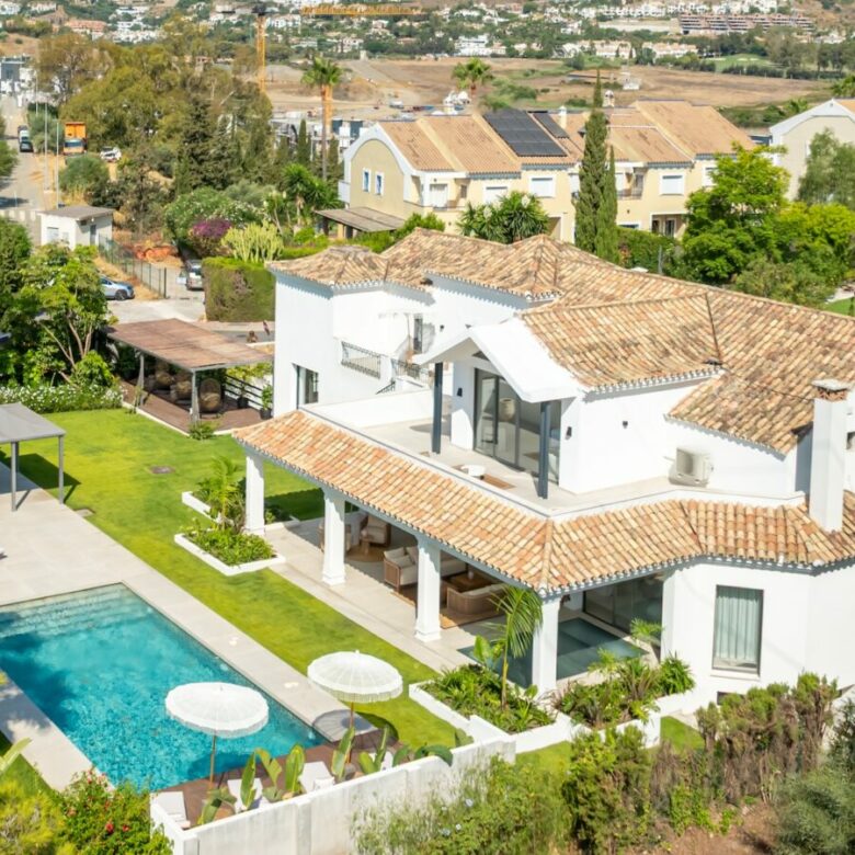FOR SALE 🏷️ | Andalusian-Inspired Villa near Atalaya Golf ⛳ | Estepona East 🌅