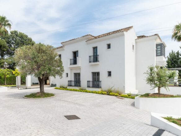 FOR SALE 🏷️ | Andalusian-Inspired Villa near Atalaya Golf ⛳ | Estepona East 🌅
