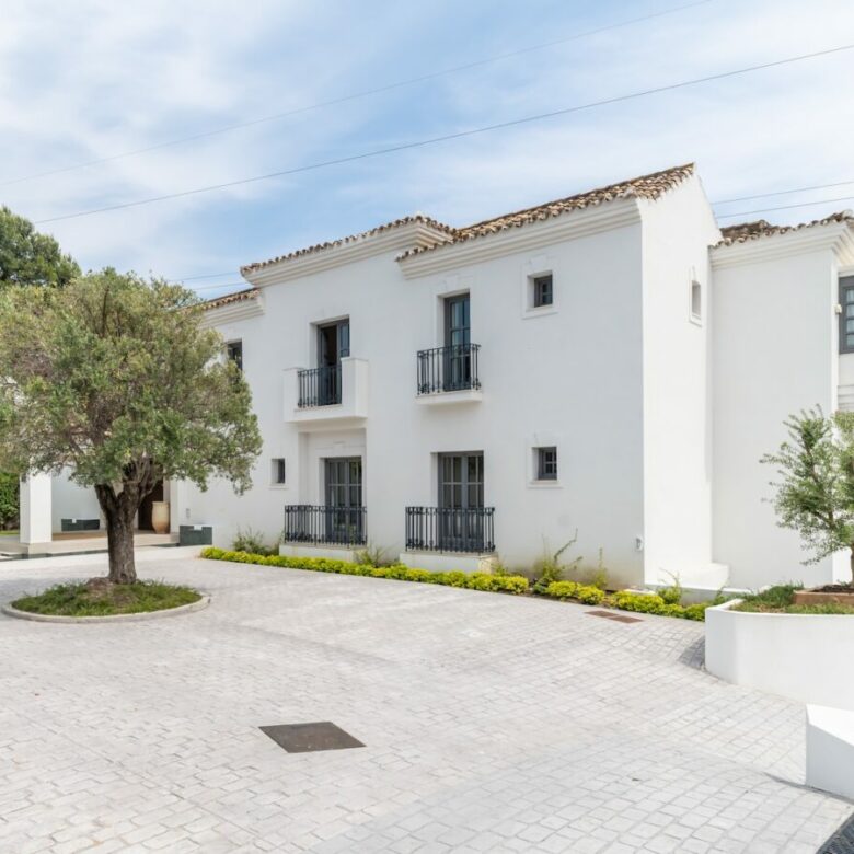 FOR SALE 🏷️ | Andalusian-Inspired Villa near Atalaya Golf ⛳ | Estepona East 🌅
