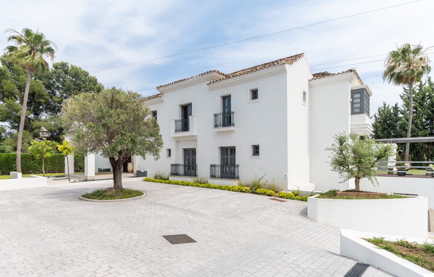 FOR SALE 🏷️ | Andalusian-Inspired Villa near Atalaya Golf ⛳ | Estepona East 🌅