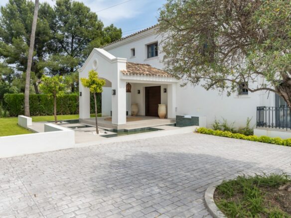 FOR SALE 🏷️ | Andalusian-Inspired Villa near Atalaya Golf ⛳ | Estepona East 🌅