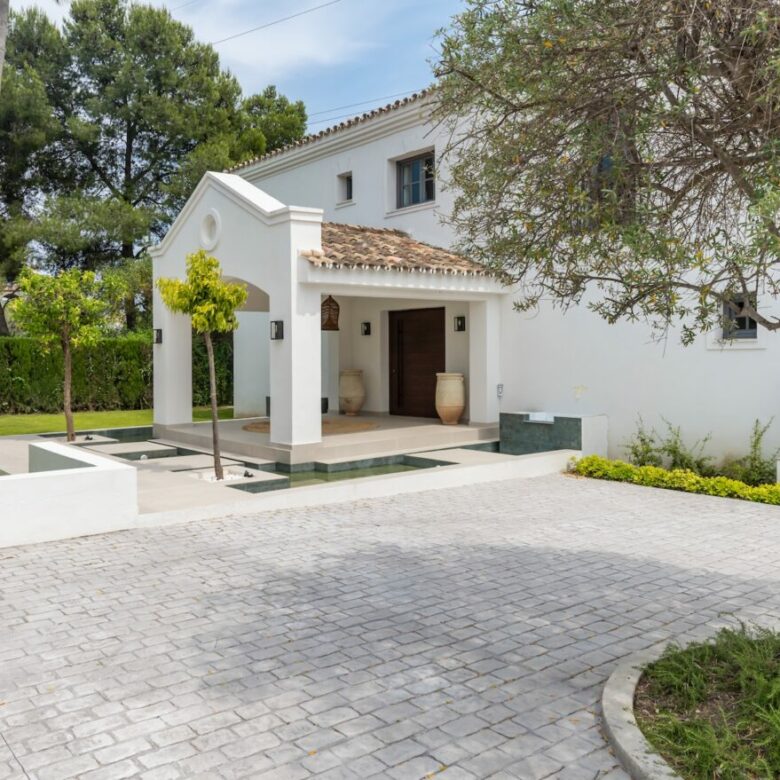 FOR SALE 🏷️ | Andalusian-Inspired Villa near Atalaya Golf ⛳ | Estepona East 🌅