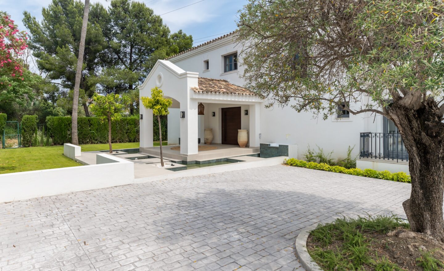 FOR SALE 🏷️ | Andalusian-Inspired Villa near Atalaya Golf ⛳ | Estepona East 🌅