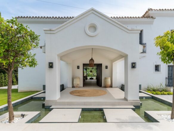 FOR SALE 🏷️ | Andalusian-Inspired Villa near Atalaya Golf ⛳ | Estepona East 🌅