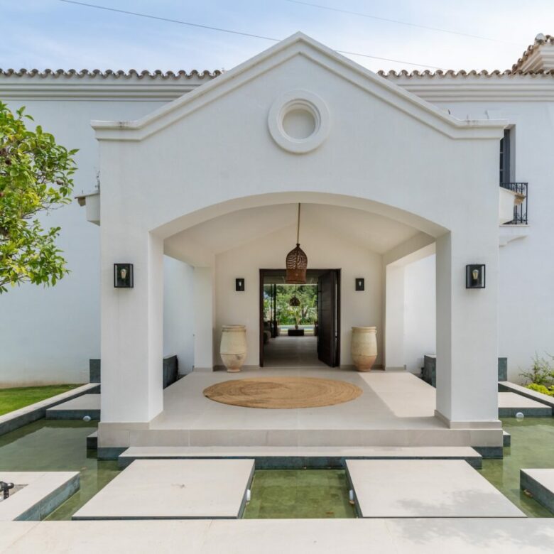 FOR SALE 🏷️ | Andalusian-Inspired Villa near Atalaya Golf ⛳ | Estepona East 🌅