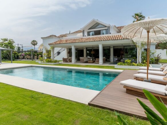 FOR SALE 🏷️ | Andalusian-Inspired Villa near Atalaya Golf ⛳ | Estepona East 🌅