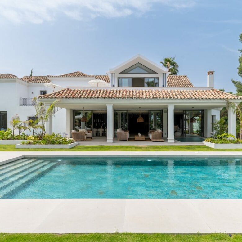 FOR SALE 🏷️ | Andalusian-Inspired Villa near Atalaya Golf ⛳ | Estepona East 🌅