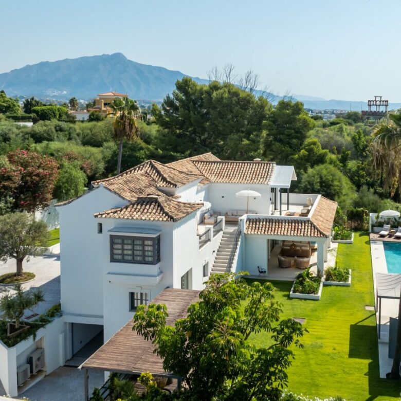 FOR SALE 🏷️ | Andalusian-Inspired Villa near Atalaya Golf ⛳ | Estepona East 🌅