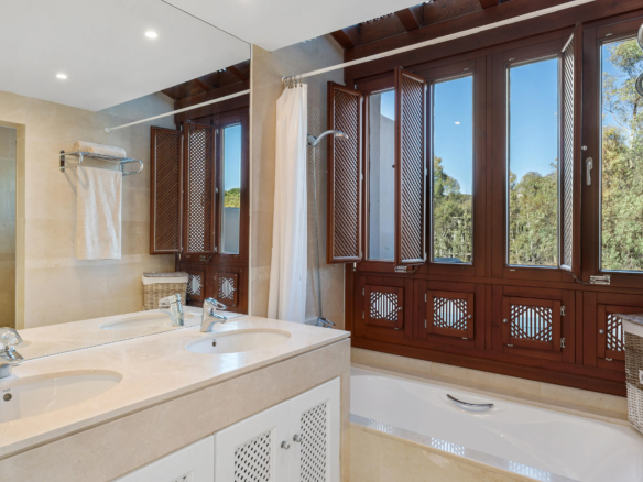 For Sale – Turnkey 3 🛏️ 3 🛁 – Penthouse Las Tortugas, Aloha, Nueva Andalucía, Marbella 🇪🇸