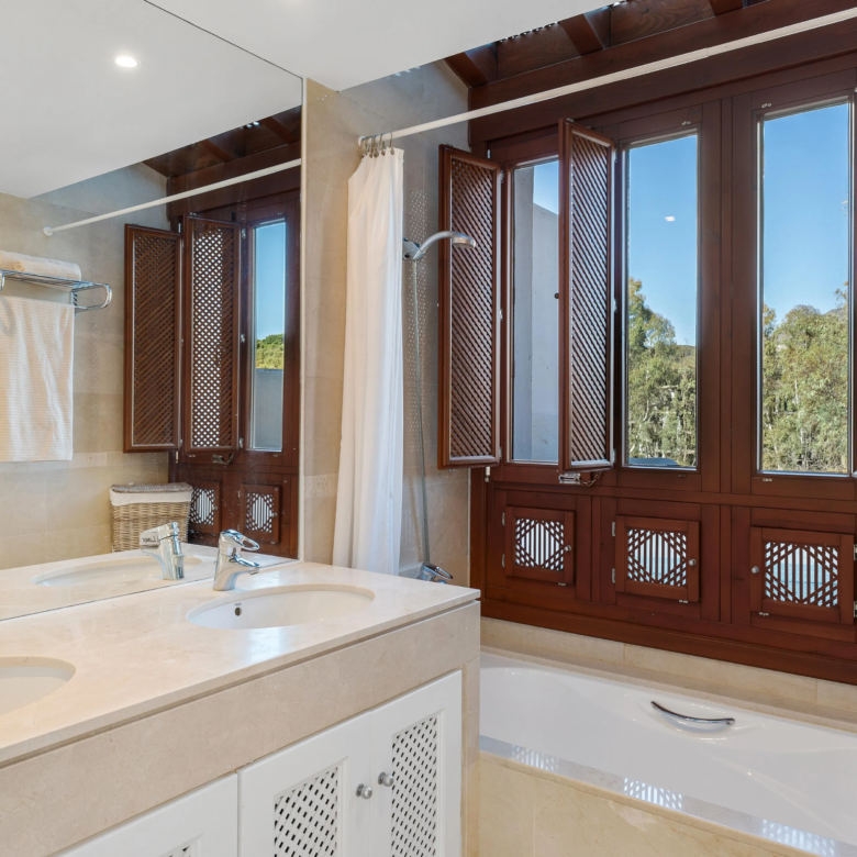 For Sale – Turnkey 3 🛏️ 3 🛁 – Penthouse Las Tortugas, Aloha, Nueva Andalucía, Marbella 🇪🇸